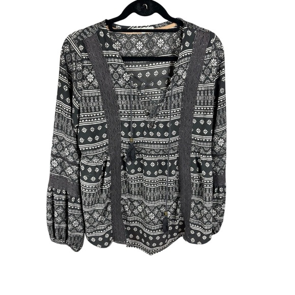 hint of mint Tops - Hint of Mint Black and White Relaxed Graphic Blouse **see pics